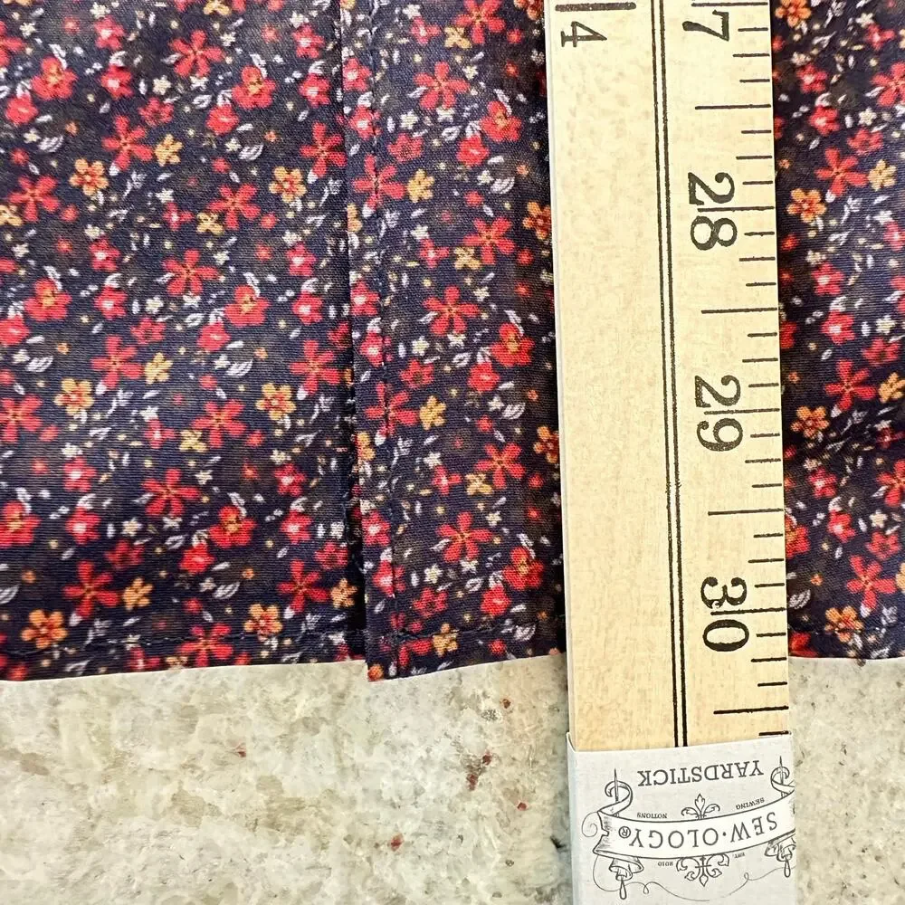 Society of threads‎ size medium, four-way stretch, blue, and red floral - Picture 5 of 12